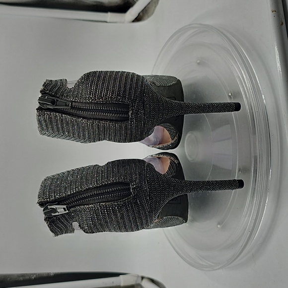 G Christian Siriano Silver Heels Sz 6.5 - Picture 6 of 15